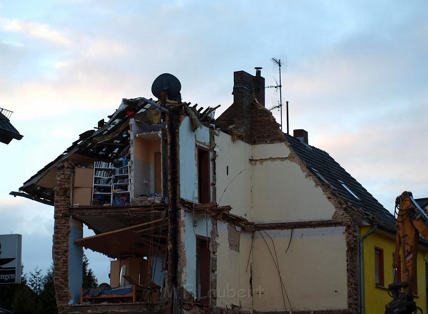 Hausexplosion Bruehl bei Koeln Pingsdorferstr P369.JPG